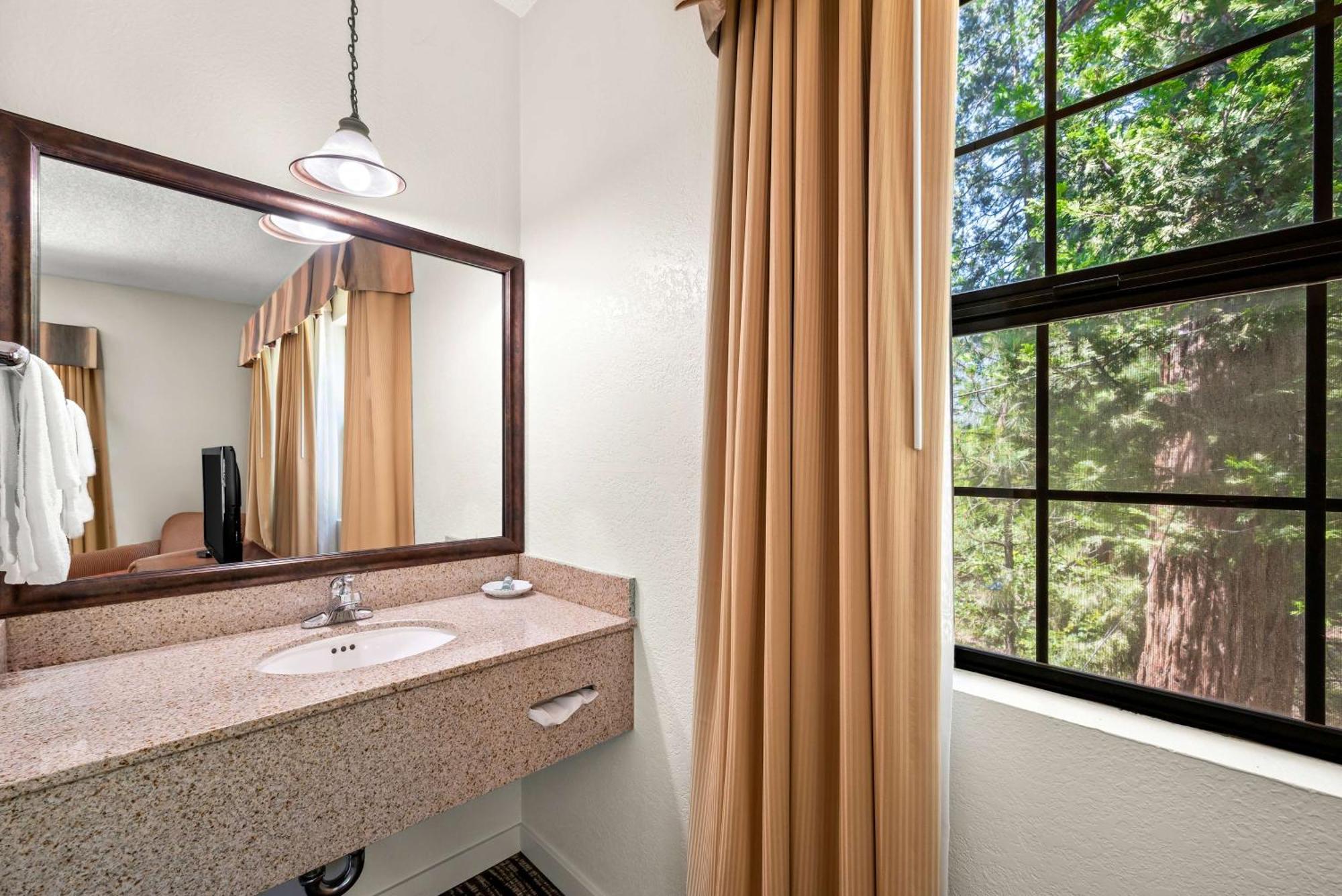 Best Western Stagecoach Inn Pollock Pines Экстерьер фото